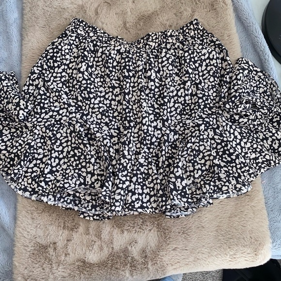 2/$30 𝅺&merci (en merci) Ladies Ruffled Leopard Print Mini Skirt BNWT - Picture 4 of 5
